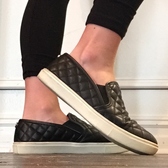 Steve Madden Shoes - STEVE MADDEN Black Quilted Flats🖤